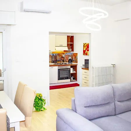 A Charming In Apartamento Verona